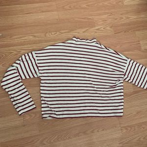 stripped red and white long sleeve turtle neck